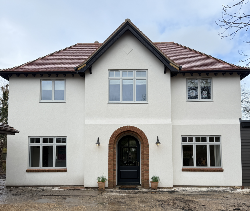 Visual showing damp-exposed north facade where standard monocouche render shows slight algae versus algae-resistant silicone render